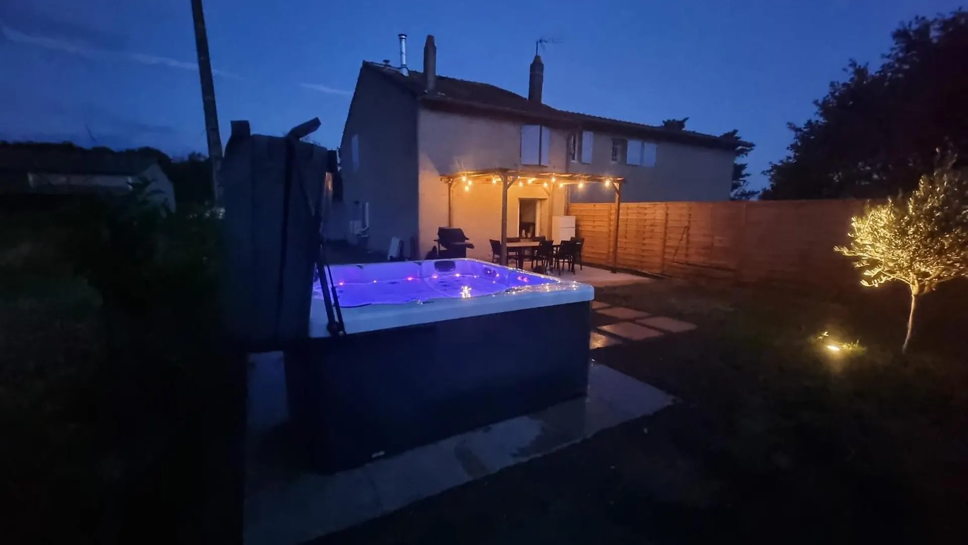Maison 2 Chambres Avec Exterieur Et Jacuzzi Bourg-les-Valence 0*,
