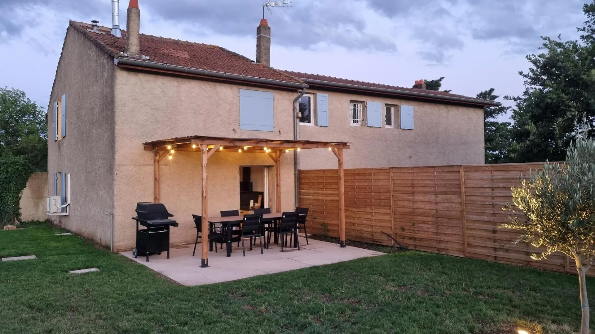Holiday home Maison 2 Chambres Avec Exterieur Et Jacuzzi Bourg-les-Valence