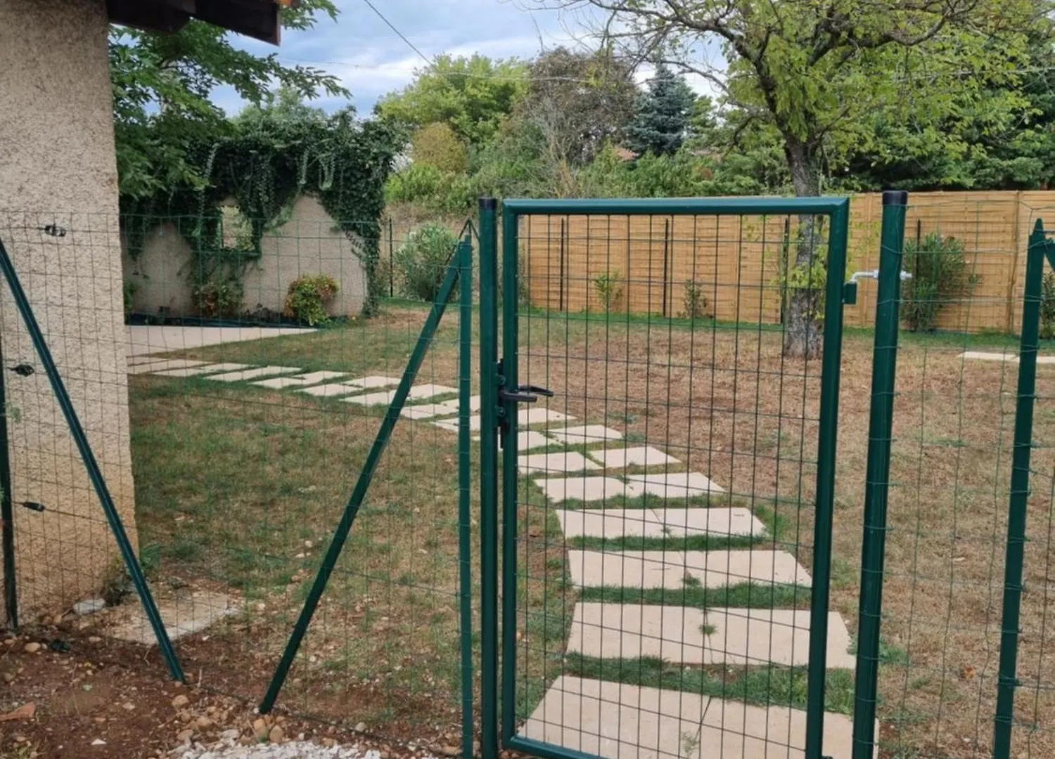 Holiday home Maison 2 Chambres Avec Exterieur Et Jacuzzi Bourg-les-Valence